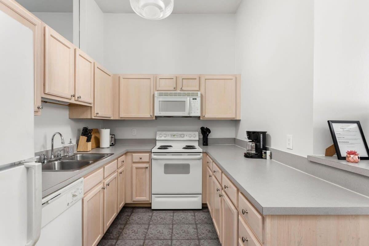 Modern Downtown Apartment 2Br 2Ba By Cozysuites Indianapolis Exterior photo