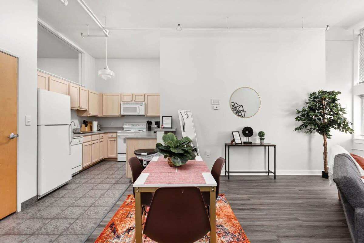 Modern Downtown Apartment 2Br 2Ba By Cozysuites Indianapolis Exterior photo