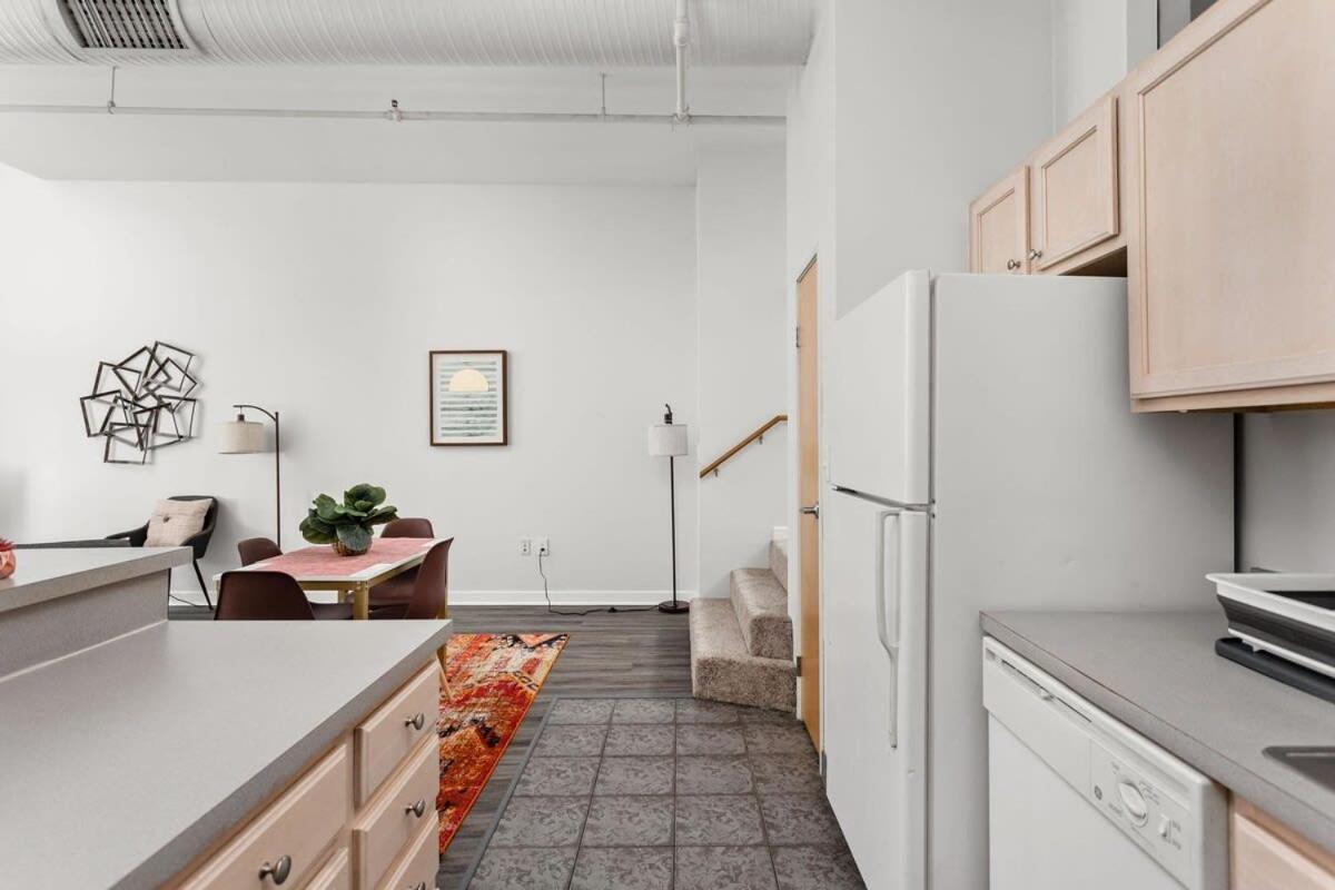 Modern Downtown Apartment 2Br 2Ba By Cozysuites Indianapolis Exterior photo