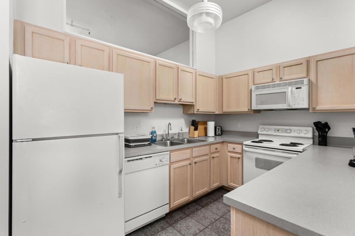 Modern Downtown Apartment 2Br 2Ba By Cozysuites Indianapolis Exterior photo